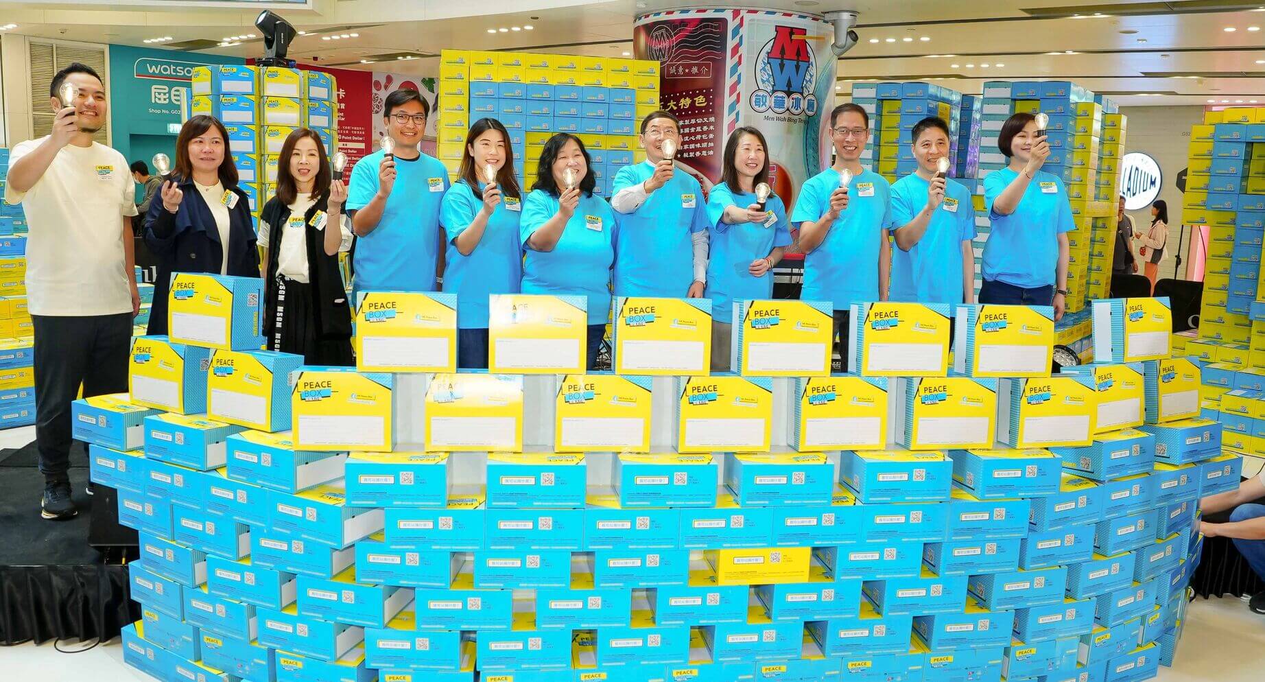 Hong Yip together with co-orgnisers established a community-wide network for material supports with an embodiment of caring love to echo the theme of the year - LIGHT.